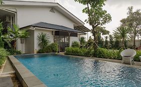 Reddoorz Plus Near Exit Toll Puncak 2